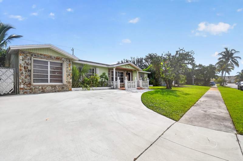 4 bedroom Single Family Residence at 1826 16th Avenue, Lake Clarke Terr, Lake Worth Beach — photo 2