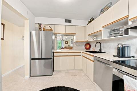 3231 Holiday Springs Boulevard #205, Margate FL - photo 12 of 35