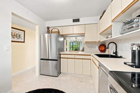 3231 Holiday Springs Boulevard #205, Margate FL - photo 13 of 35