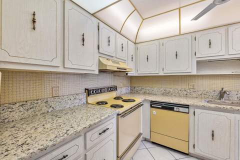 1141 Violet Terrace #101, Delray Beach FL - photo 7 of 21