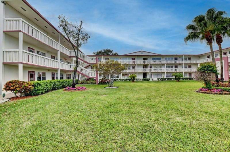 2 bedroom Condominium at 571 Fanshaw, Century Village, Boca Raton — photo 2