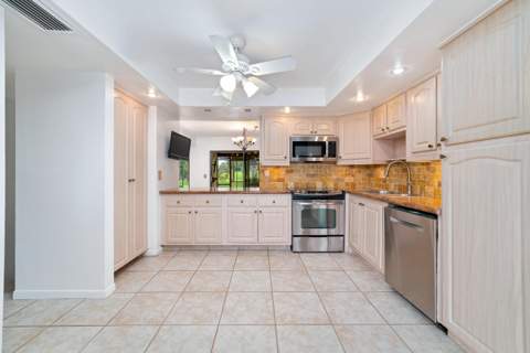 219 Wildwood Circle, Deerfield Beach FL - photo 7 of 28