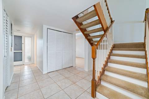 219 Wildwood Circle, Deerfield Beach FL - photo 9 of 28