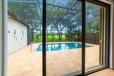 219 Wildwood Circle, Deerfield Beach FL - photo 15 of 28