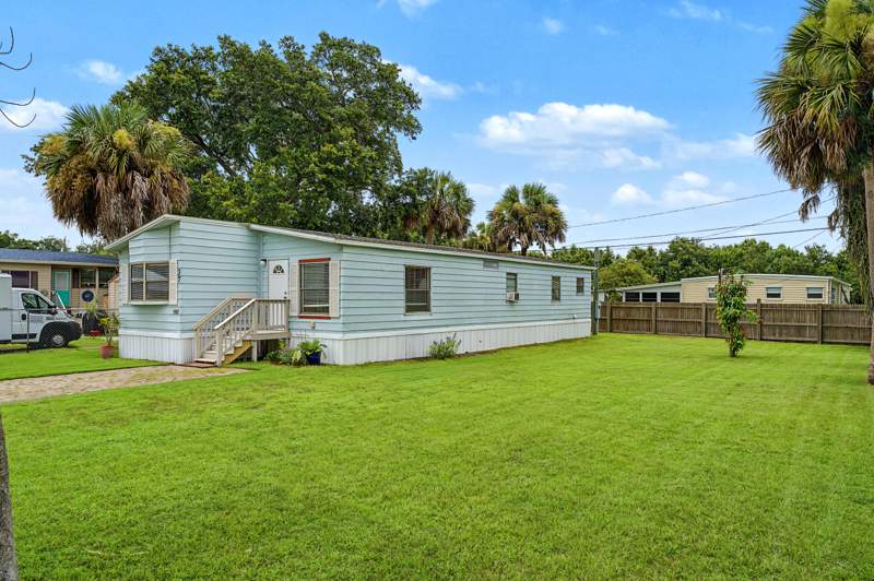 2 bedroom Manufactured Home at 4966 Deanna Lane, Green Acres Unit 3, Fort Pierce — photo 4