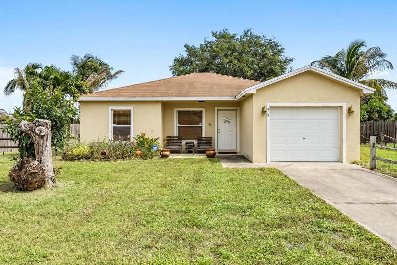 3 bedroom Single Family Residence at 913 SE Forrest Park Drive, Forrest Park, Stuart — photo 1
