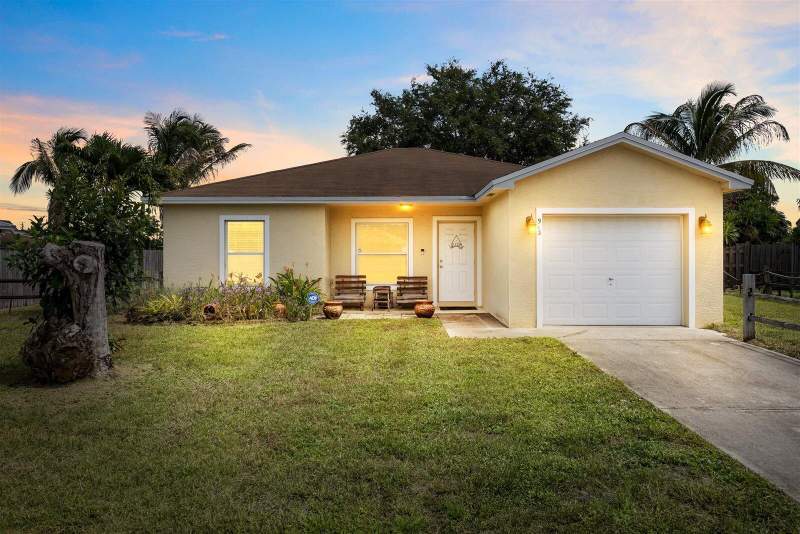 3 bedroom Single Family Residence at 913 SE Forrest Park Drive, Forrest Park, Stuart — photo 3