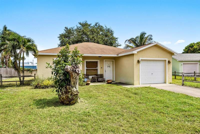 3 bedroom Single Family Residence at 913 SE Forrest Park Drive, Forrest Park, Stuart — photo 4
