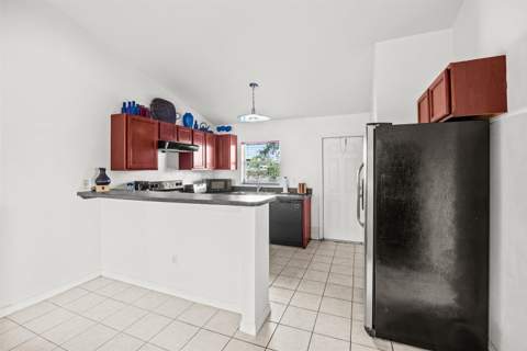 913 SE Forrest Park Drive, Stuart FL - photo 10 of 32