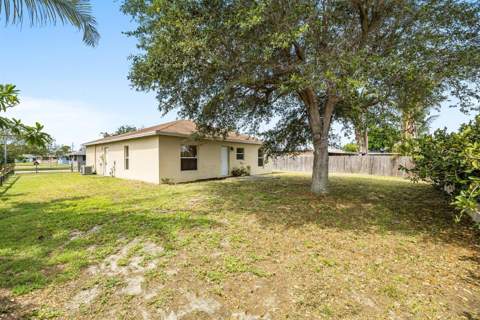 913 SE Forrest Park Drive, Stuart FL - photo 24 of 32