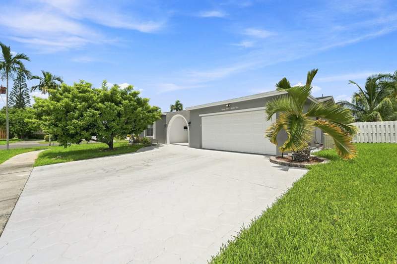 3 bedroom Single Family Residence at 8481 NW 24th Street, Sunrise Golf Village Sec 19, Sunrise — photo 3