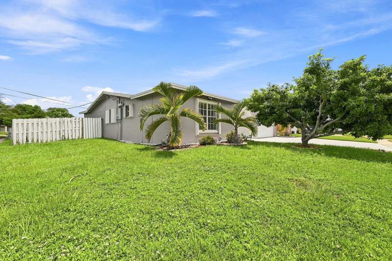 3 bedroom Single Family Residence at 8481 NW 24th Street, Sunrise Golf Village Sec 19, Sunrise — photo 4