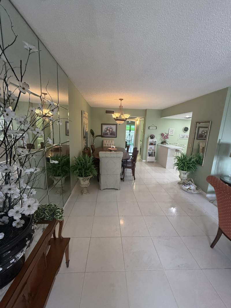 1 bedroom Condominium at 407 Greenbrier A, Century Village - Greenbrier Condo, West Palm Beach — photo 2