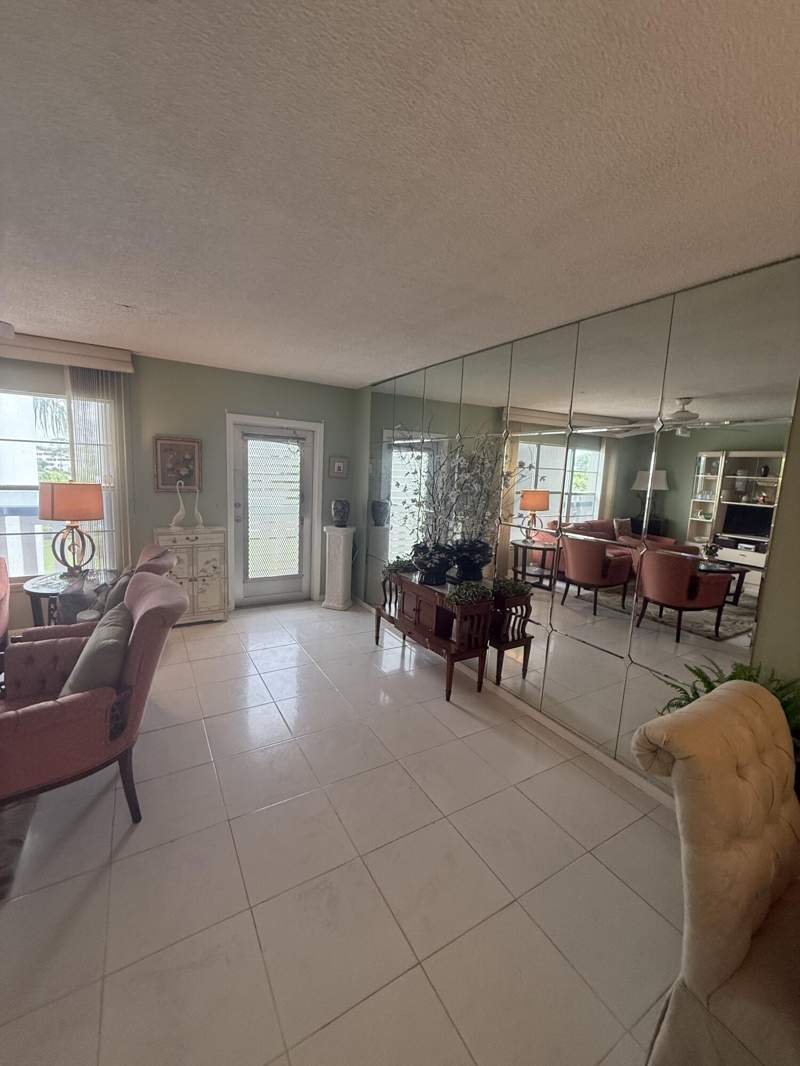 1 bedroom Condominium at 407 Greenbrier A, Century Village - Greenbrier Condo, West Palm Beach — photo 3
