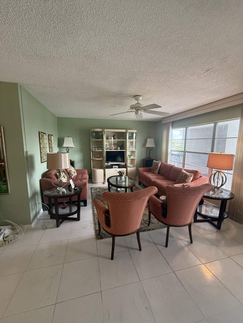 1 bedroom Condominium at 407 Greenbrier A, Century Village - Greenbrier Condo, West Palm Beach — photo 4