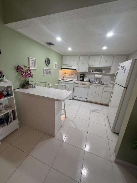 407 Greenbrier A, West Palm Beach FL - photo 8 of 16