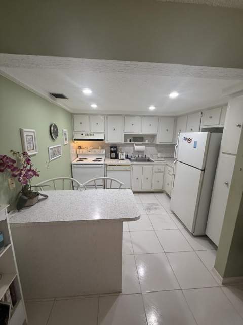 407 Greenbrier A, West Palm Beach FL - photo 9 of 16