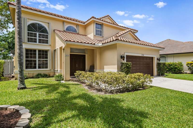 4 bedroom Single Family Residence at 10740 London Street, Embassy Lakes, Cooper City — photo 3