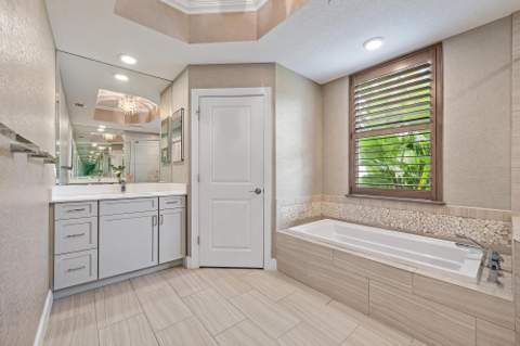 411 Bay Colony Drive, Juno Beach FL - photo 17 of 39