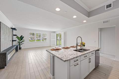 411 Bay Colony Drive, Juno Beach FL - photo 6 of 39