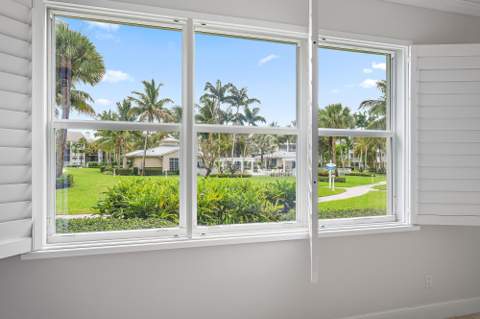 411 Bay Colony Drive, Juno Beach FL - photo 8 of 39