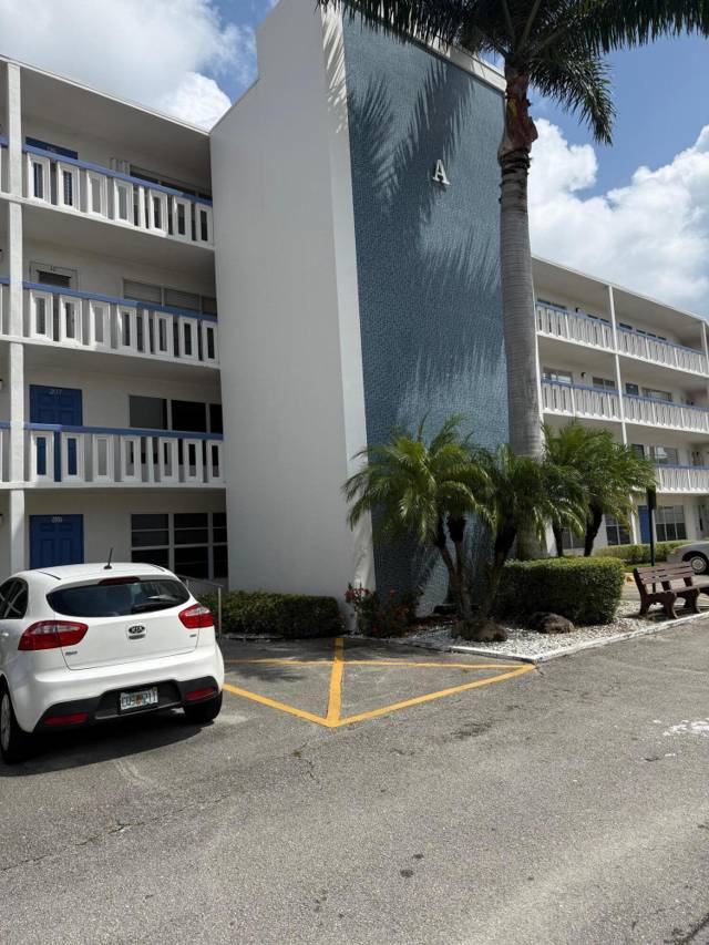 407 GREENBRIER A