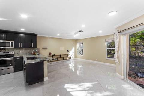 6384 Adriatic Way, West Palm Beach FL - photo 10 of 30