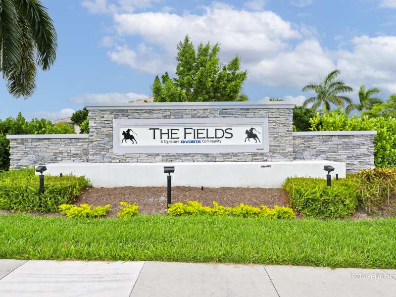 4 bedroom Single Family Residence at 4808 Chantilly Road, Fields At Gulfstream Polo Pud Plat Six, Lake Worth — photo 1