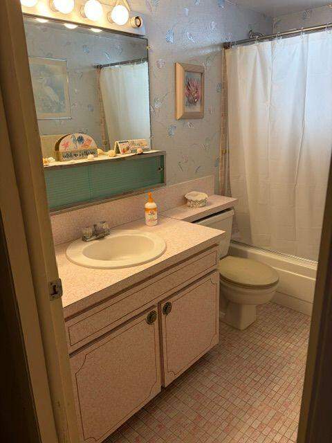 2566 S Garden Drive #202, Lake Worth FL - photo 10 of 34