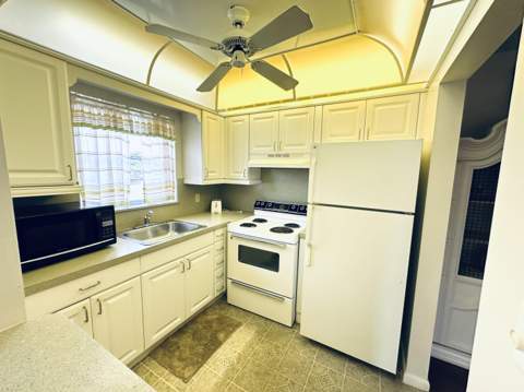 8 Grantham D, Deerfield Beach FL - photo 11 of 61