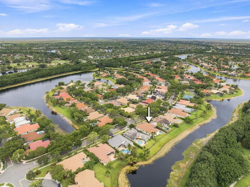 5 bedroom Single Family Residence at 845 Bayside Lane, Orchid Island, Weston — photo 2
