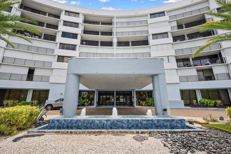 2 bedroom Condominium at 1300 S State Hwy A1A #119, Oceancrest Condo Apts, Jupiter — photo 4