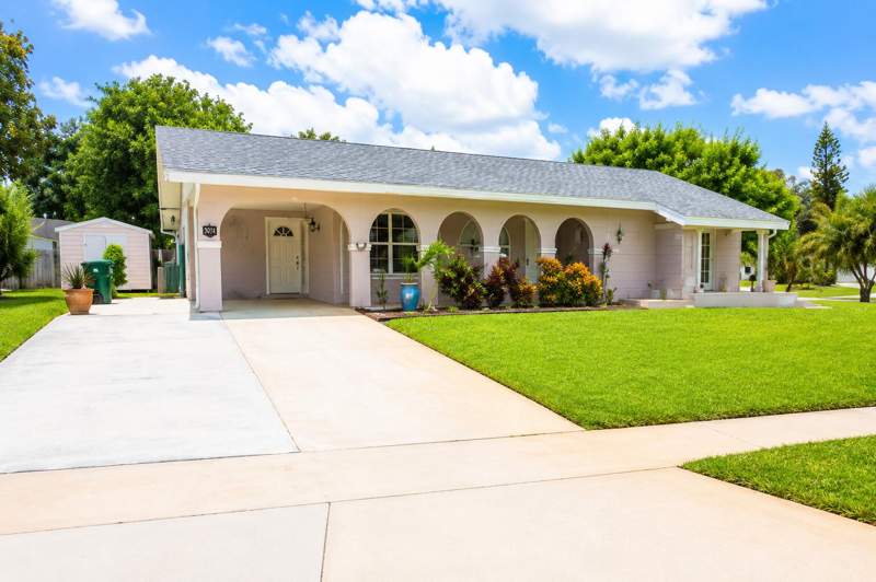 3 bedroom Single Family Residence at 814 SE Corto Court, River Park Unit 7, Port St. Lucie — photo 2