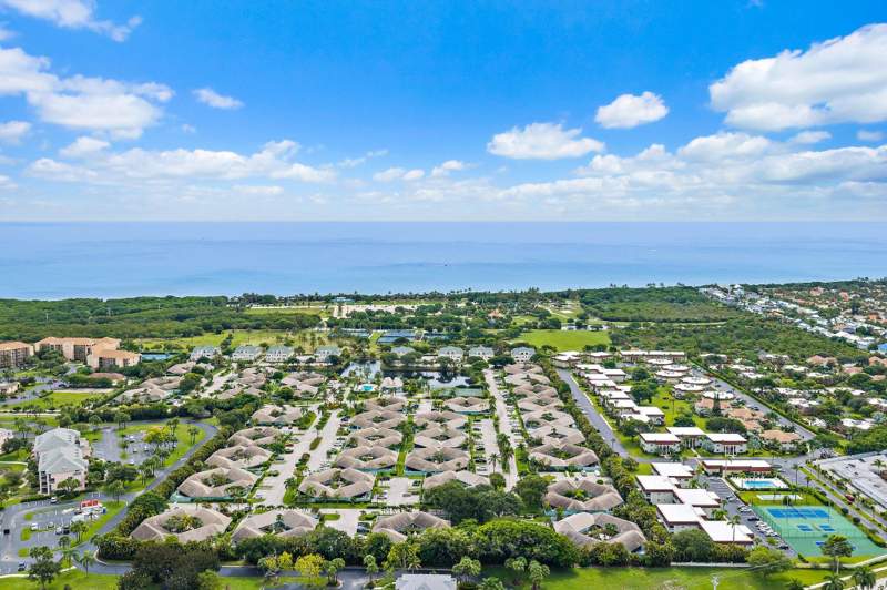 3 bedroom Villa at 1127 E Seminole Avenue #24b, Bella Vista, Jupiter — photo 2