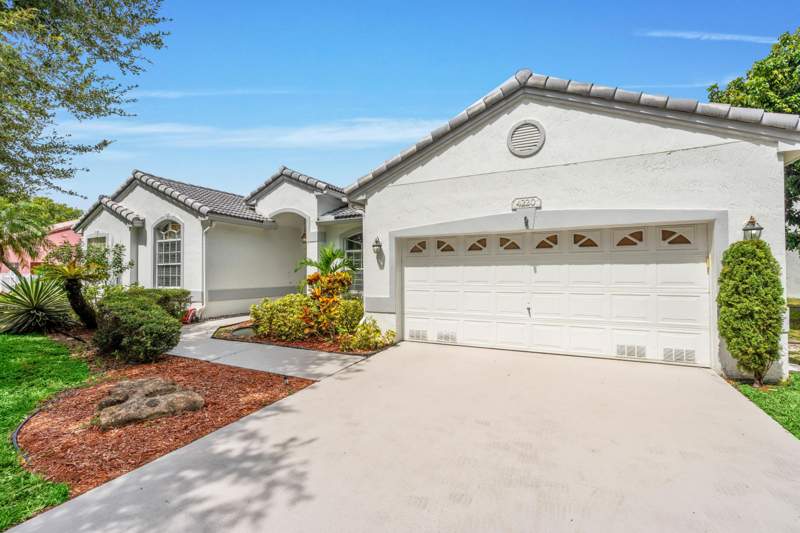 4 bedroom Single Family Residence at 4220 NW 90th Terrace, Royal Land Amended, Coral Springs — photo 4