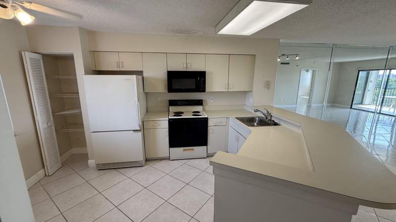 2 bedroom Condominium at 2334 S Cypress Bend Drive #802, Cypress Bend Vii, Pompano Beach — photo 3