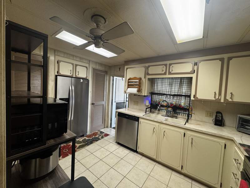 3 bedroom Manufactured Home at 6165 N joshua Lane, Maralago Cay, Lantana — photo 4