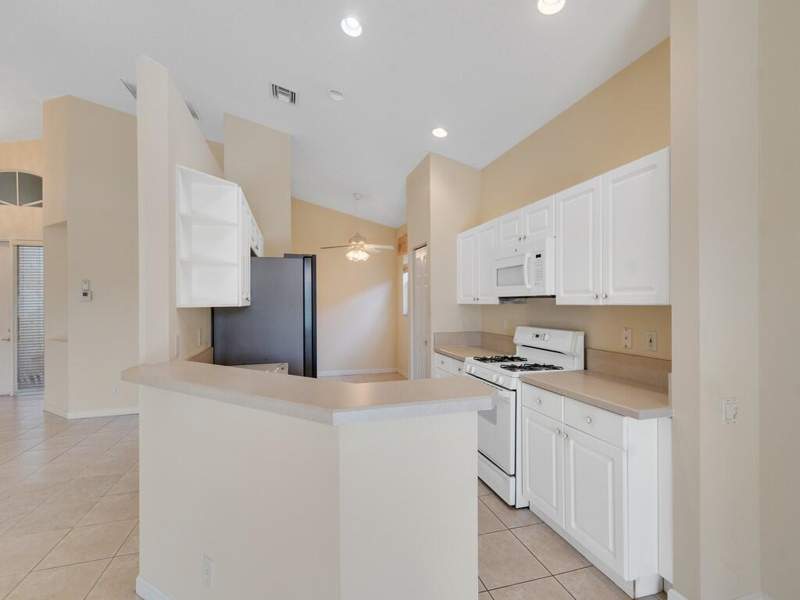2 bedroom Single Family Residence at 257 NW Toscane Trail, Cascades At St Lucie West, Port St. Lucie — photo 3
