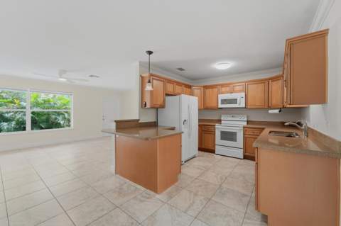 18966 SE Southgate Drive, Jupiter FL - photo 6 of 23