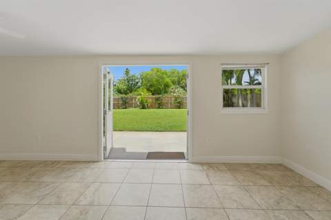 18966 SE Southgate Drive, Jupiter FL - photo 9 of 23