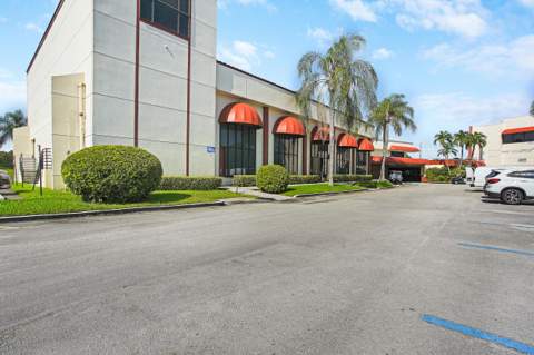 211 S Hollybrook Drive #107, Pembroke Pines FL - photo 8 of 20