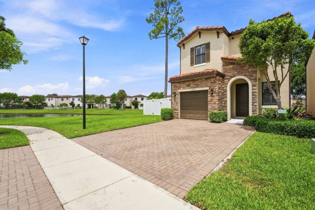 3000 KING PALM Way