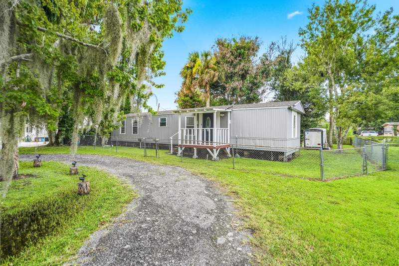2 bedroom Mobile Home at 5133 Melissa Lane, Green Acres Unit 3, Fort Pierce — photo 3