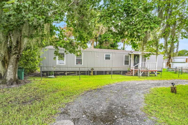 2 bedroom Mobile Home at 5133 Melissa Lane, Green Acres Unit 3, Fort Pierce — photo 5