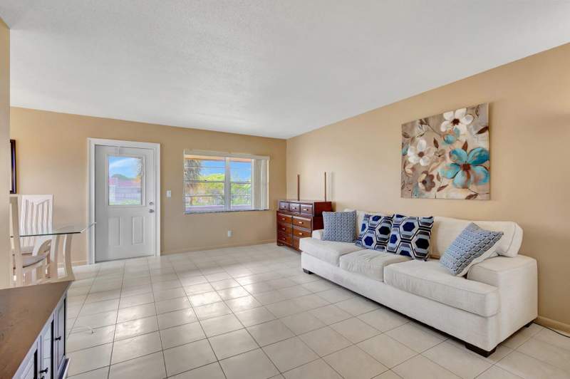 2 bedroom Condominium at 64 Coventry C, Coventry Condo, West Palm Beach — photo 2