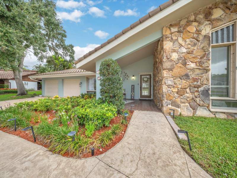 4 bedroom Single Family Residence at 9651 Conch Shell Manor, Jacaranda Country Club West, Plantation — photo 4