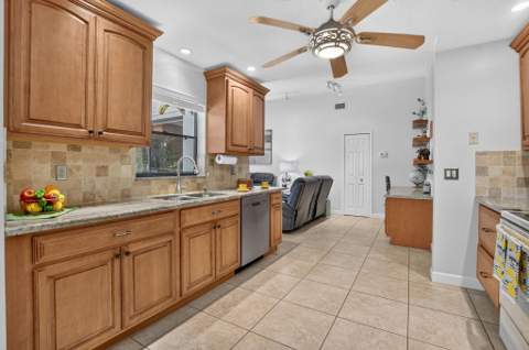 760 NW 41st Terrace, Deerfield Beach FL - photo 9 of 44