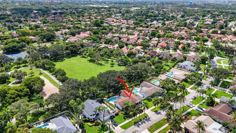 4 bedroom Single Family Residence at 760 NW 41st Terrace, Riverglen East, Deerfield Beach — photo 4