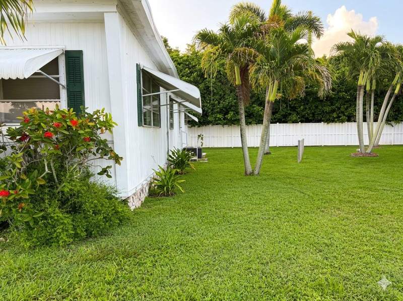 1 bedroom Mobile Home at 4084 Bougainvillea Road, Northern Pines Mobile Home Park 3, Boynton Beach — photo 2