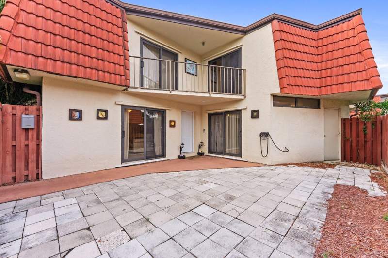 2 bedroom Townhouse at 3874 Victoria Drive, Somerset, West Palm Beach — photo 3